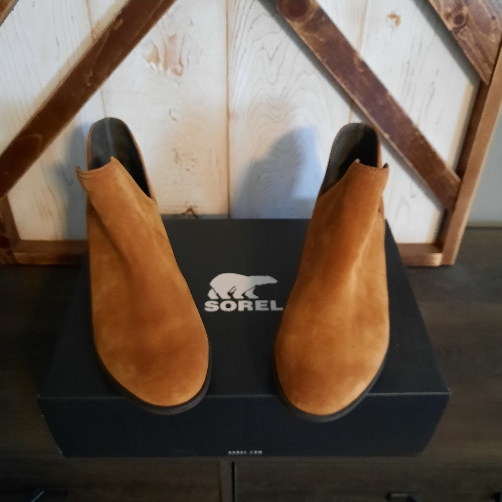Sorel rust colored waterproof suede ankle boots